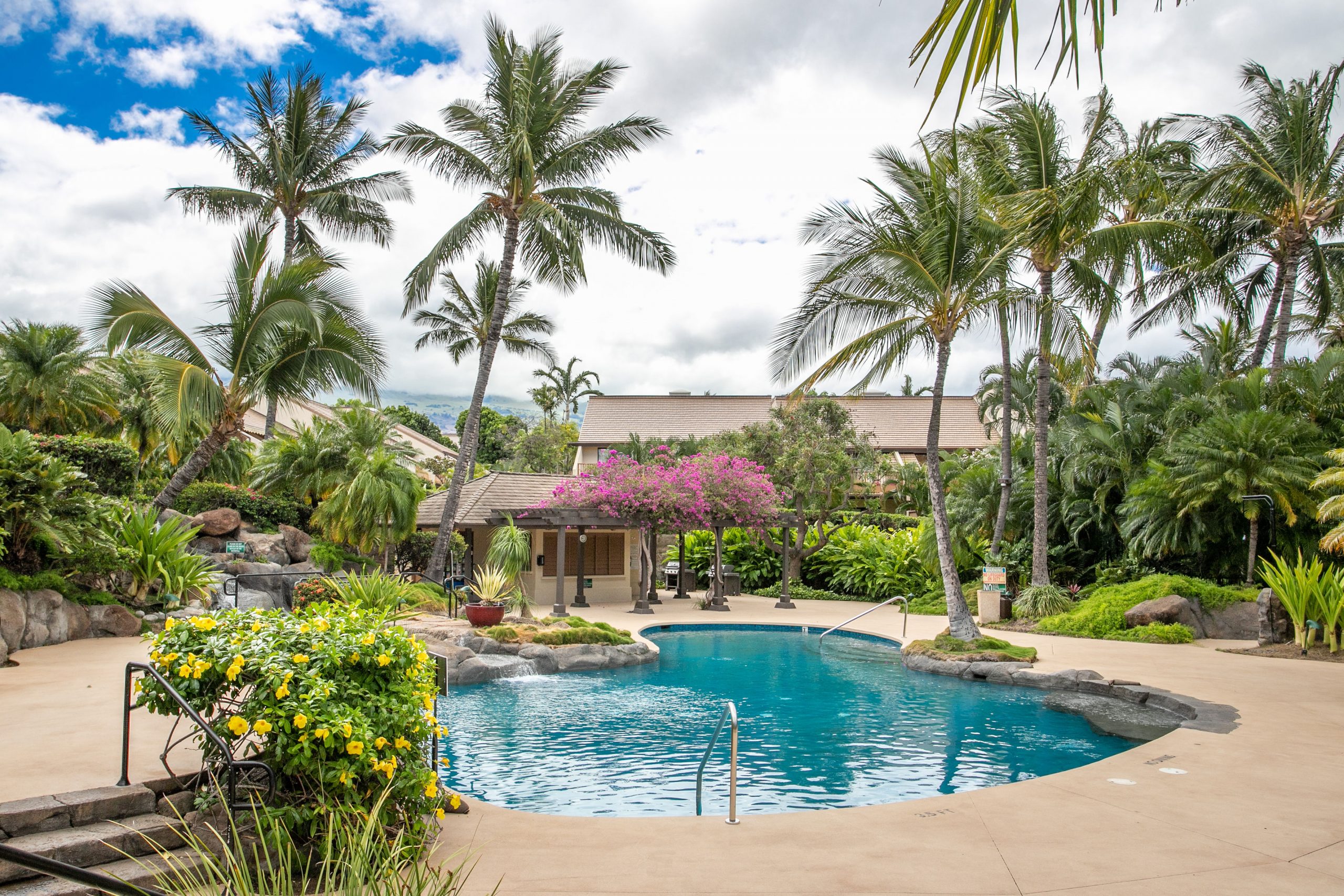How to access a resort pool Maui Oceanview Condos
