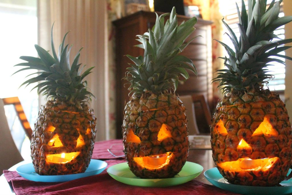 How to carve a pineapple jacko'lantern Maui Oceanview Condos