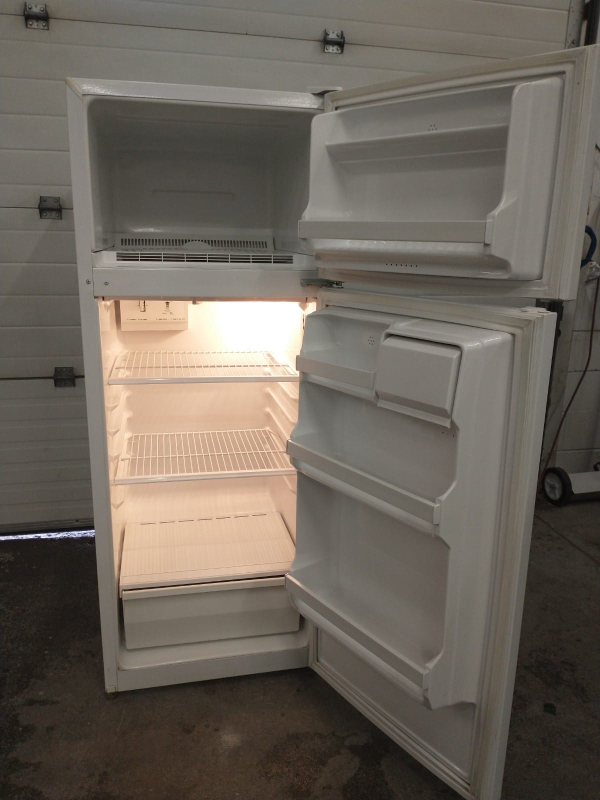 Order Your Used Refrigerator Mcclary Yrfw1237vw1 Today!
