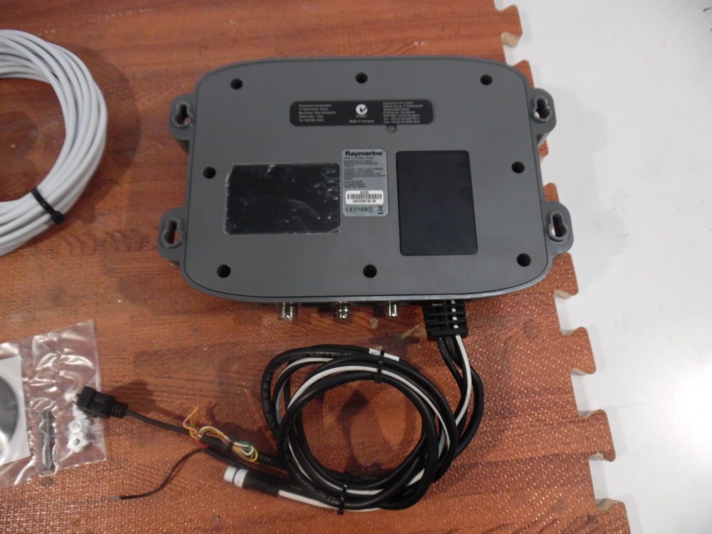 Raymarine AIS 500 Transceiver & GPS Antenna E62235 TESTED 90 Day