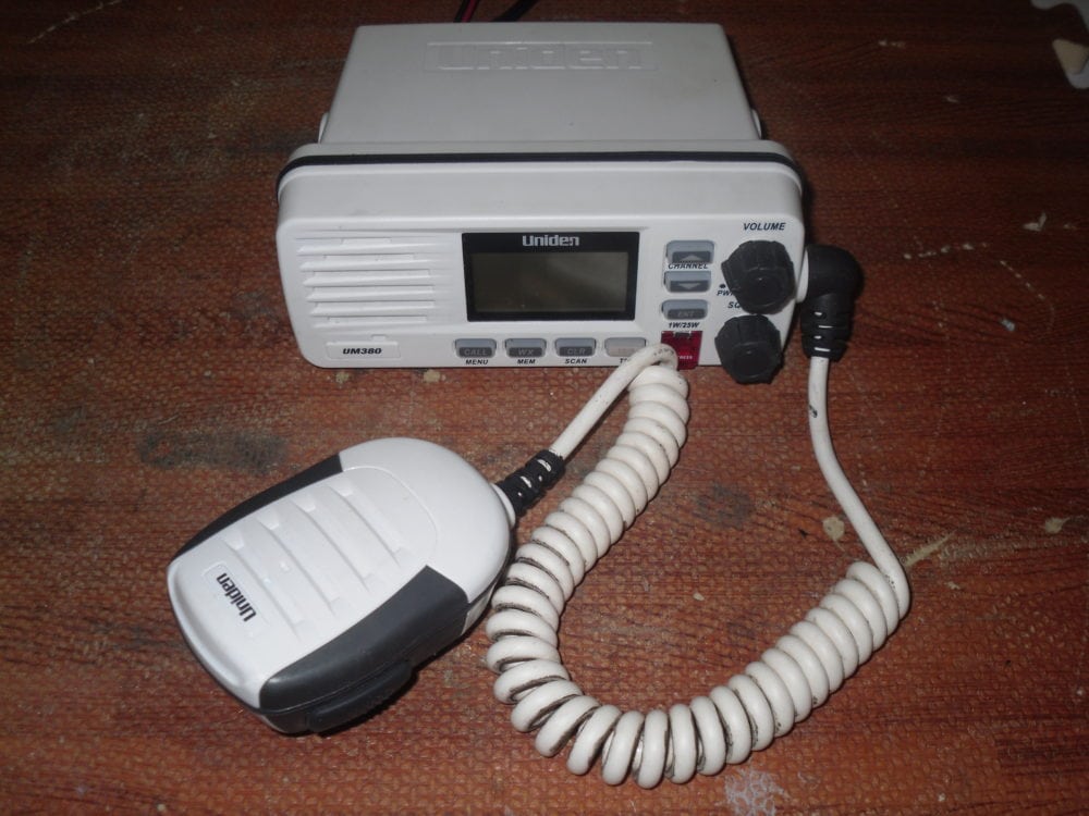 Uniden UM380 VHF Marine Radio Transceiver w/ Microphone - Tested Good