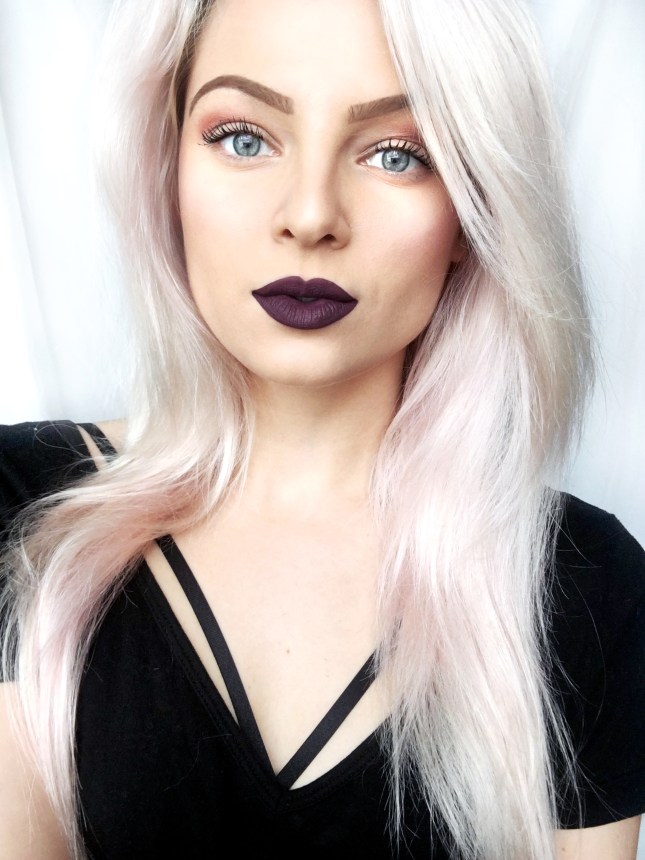 In this review of Lime Crime Velvetines Matte Liquid Lipstick I'll give you the pros and cons of the product as well as some tips. Check it out! In this review of Lime Crime Velvetines Matte Liquid Lipstick I'll give you the pros and cons of the product as well as some tips. Check it out!