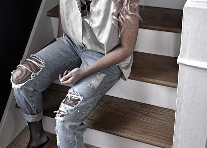 Take your tights game to the next level by following these 5 unique fashion-forward ways to wear fishnets. They are SO cute and totally doable!