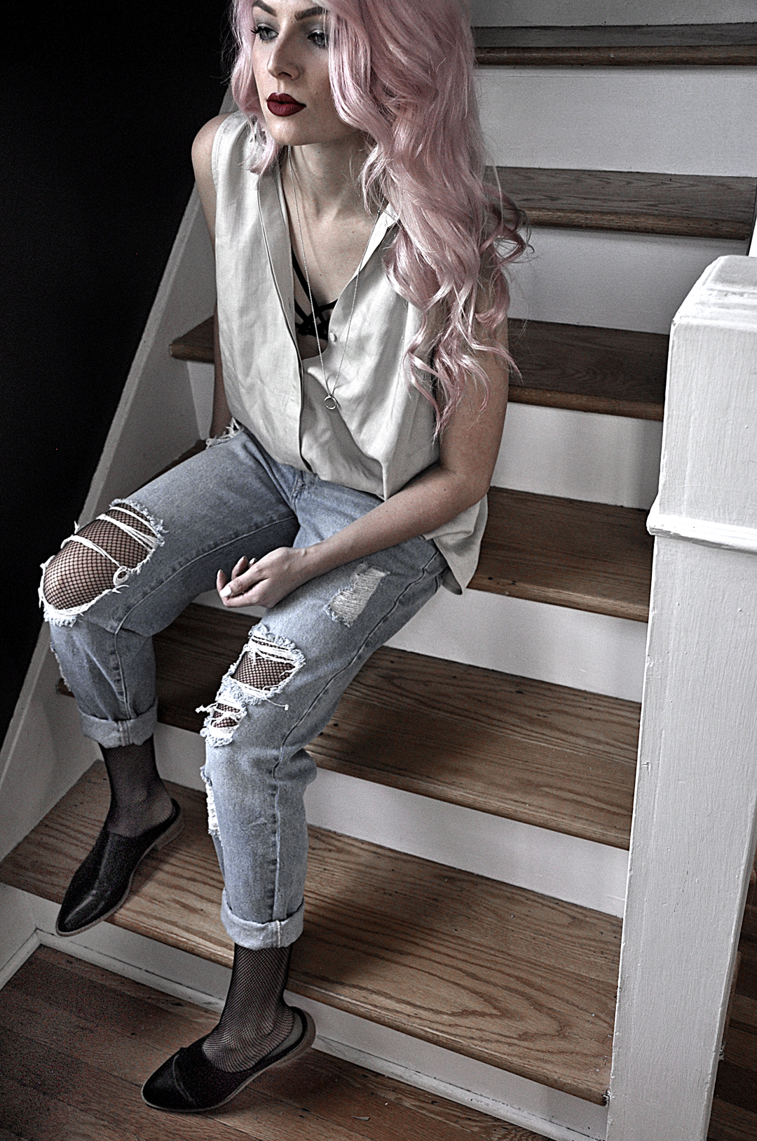 Take your tights game to the next level by following these 5 unique fashion-forward ways to wear fishnets. They are SO cute and totally doable!