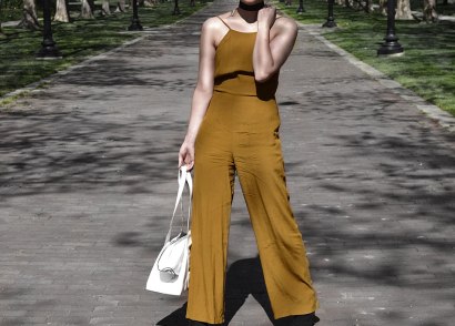 What's this summer's biggest trend? Jumpsuits! Check this out for inspiration on how to wear a wide leg jumpsuit outfit for an effortlessly stylish look.