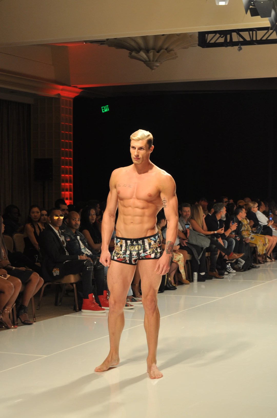 Los Angeles Fashion Week 2017 was a showcase of beautiful clothing. See the designers and runway looks featuring swim, menswear, and womenswear.