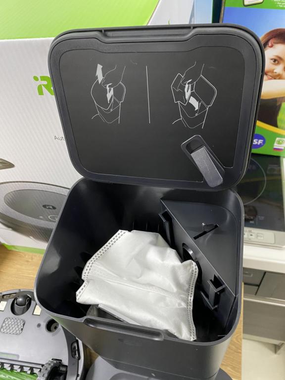 Roomba I3 Review — SelfEmpty Dust Bin Modern Castle