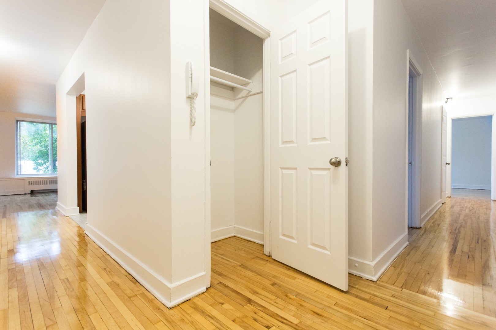 6101 Cote Saint Luc 205 Placements Mayne Appartements à louer à