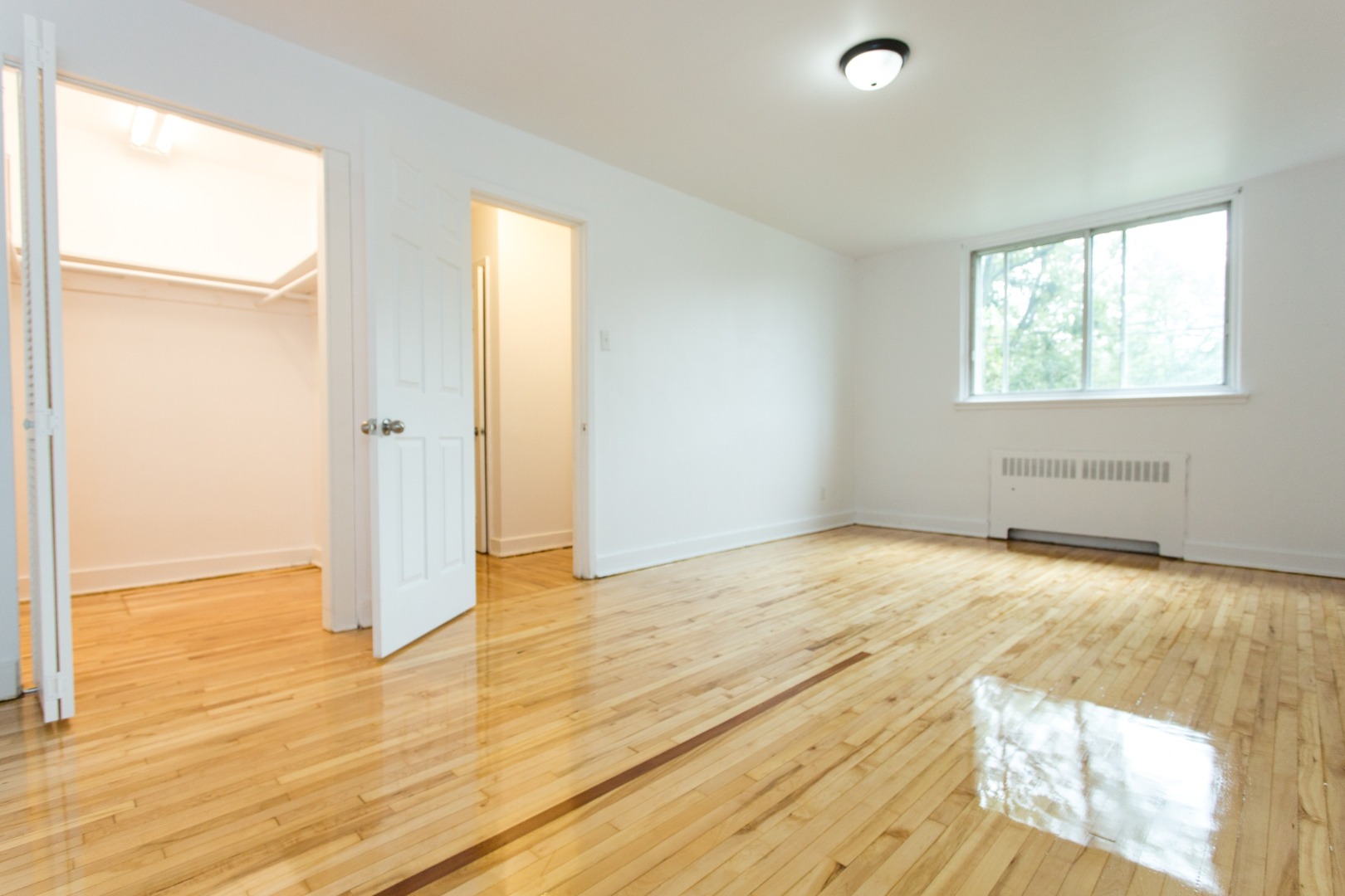 6101 Cote Saint Luc 205 Mayne Holdings Apartments for rent in