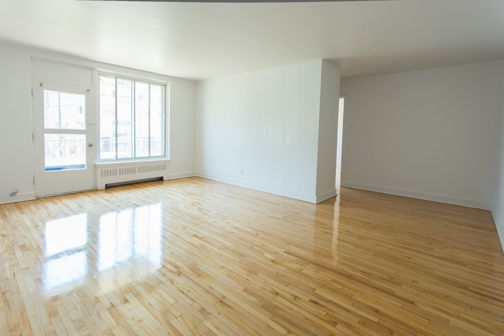 6101 Cote SaintLuc 207 Placements Mayne Appartements à louer à