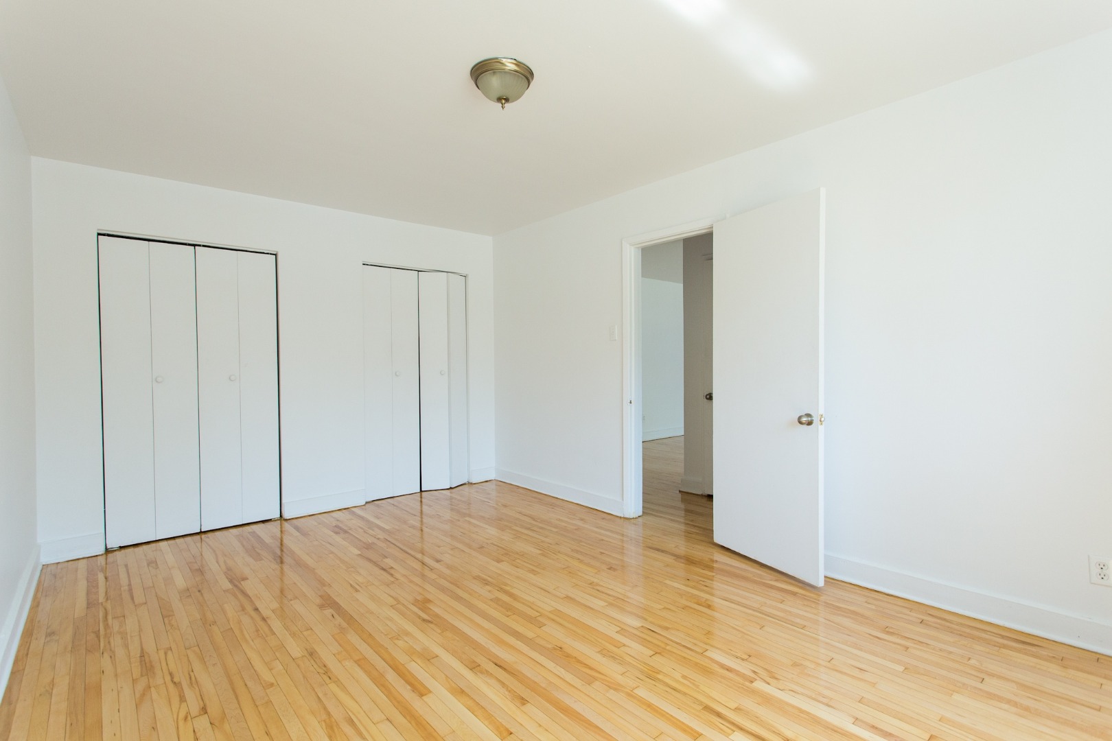 6101 Cote SaintLuc 207 Placements Mayne Appartements à louer à