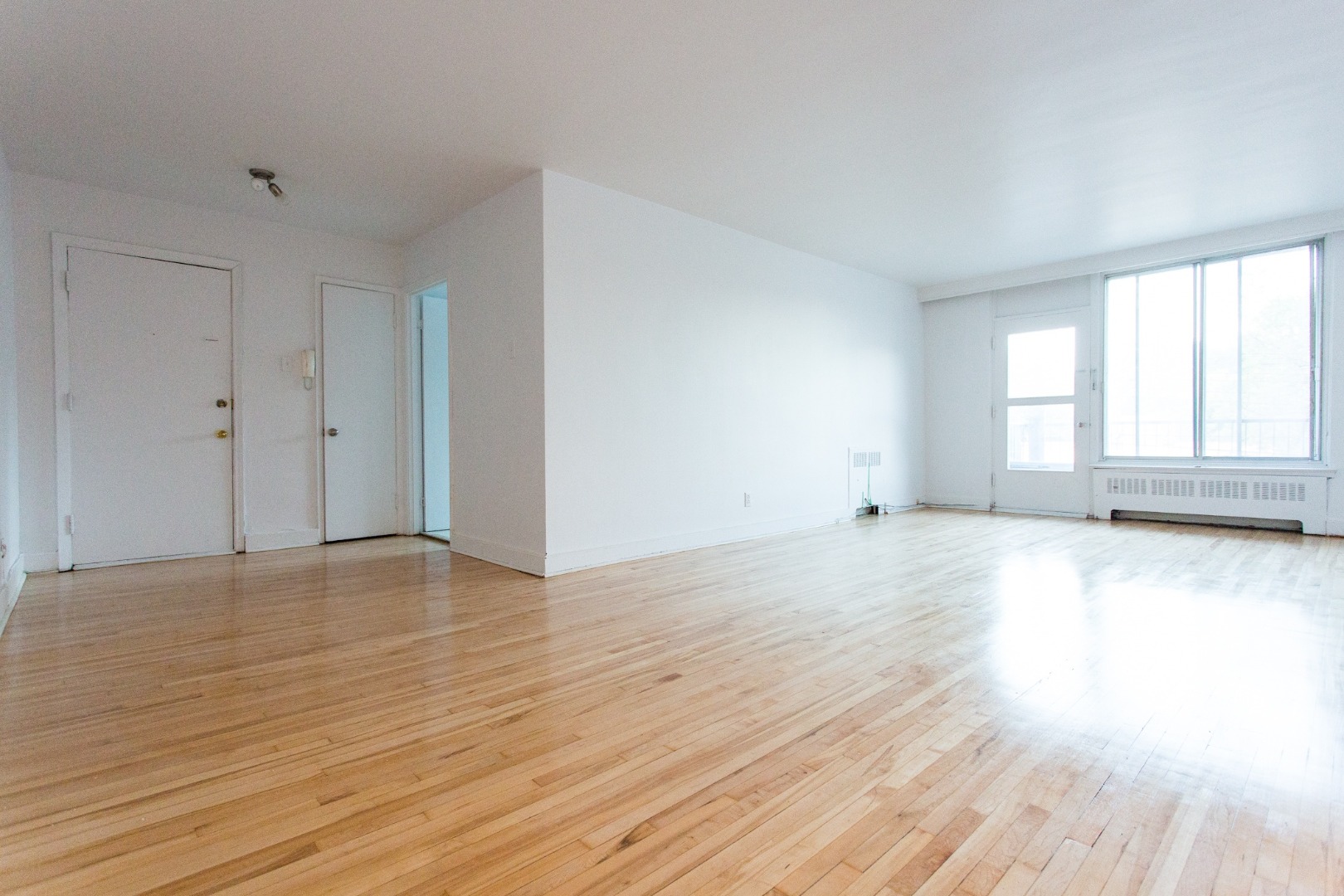 6151 Cote SaintLuc Road 418 Mayne Holdings Apartments for rent