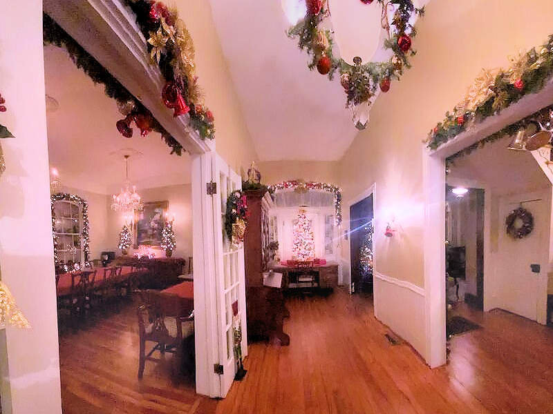HolidayDecor Luray VA Bed & Breakfast Mayneview at Luray Overlook