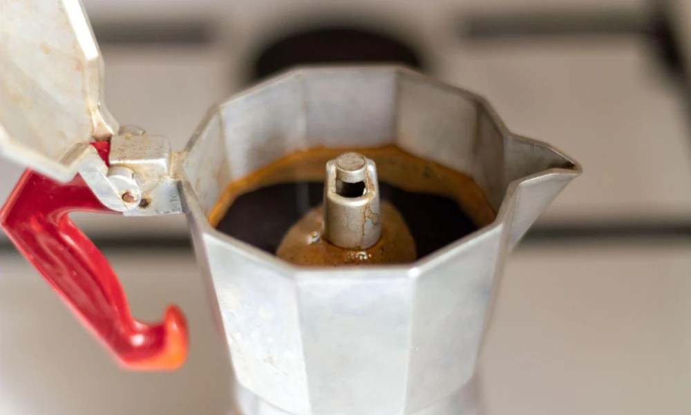 How to prepare an authentic Cuban coffee (café cubano) Coffee