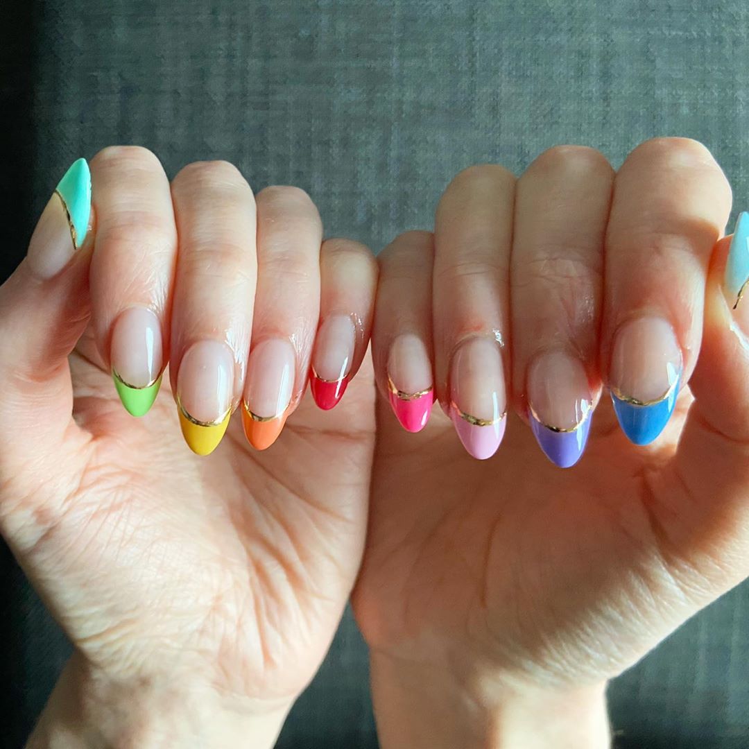 VaiFicarTudoBem a manicure francesa colorida nunca fez tanto sentido