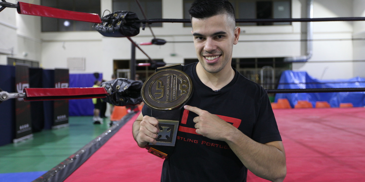 Wrestling à portuguesa é tudo a fingir mas dói que se farta Mais