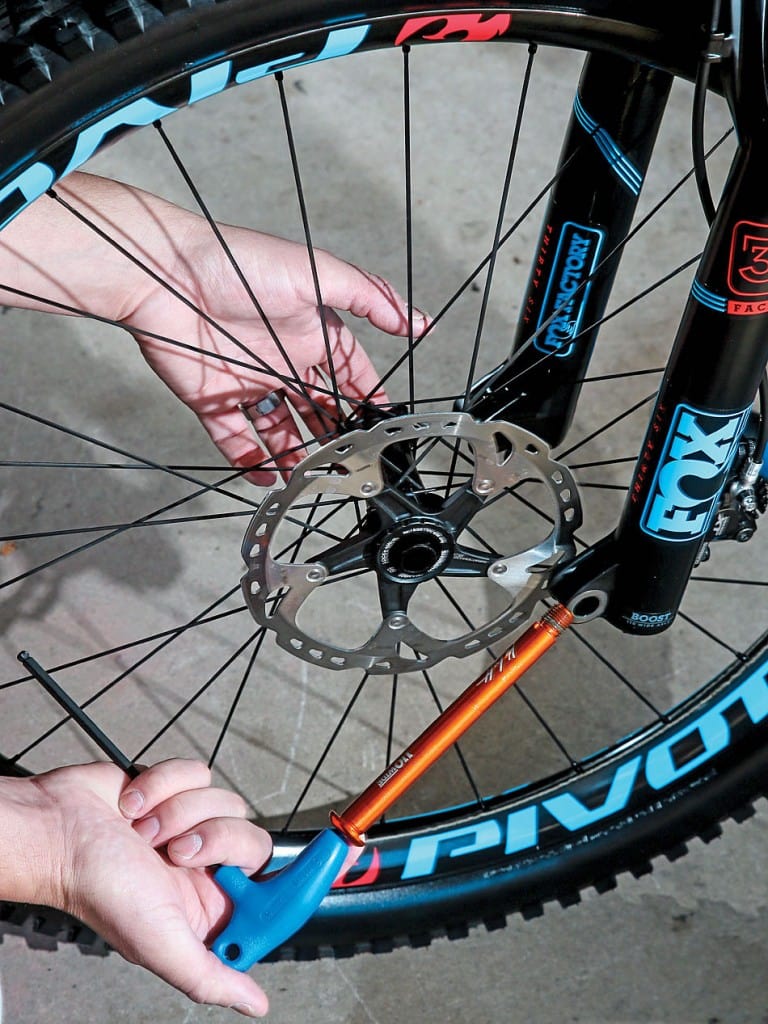 Understand and buy > mtb front wheel wobble > disponibile