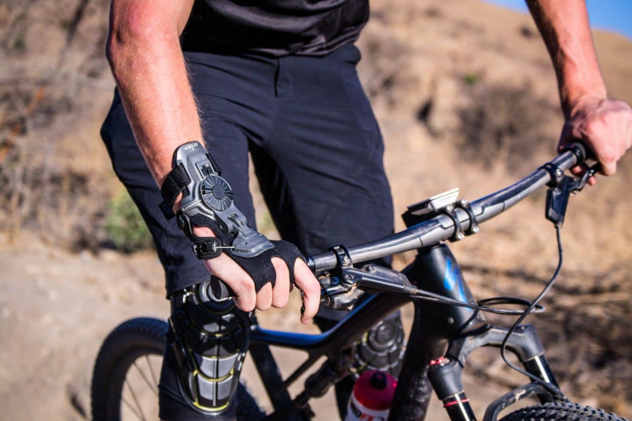 MOBIUS X8 Wrist Brace Mountain Bike Action Magazine