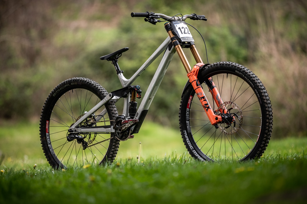 FIRST LOOK RAAW'S DOWNHILL BIKE THE YALLA! Mountain Bike Action