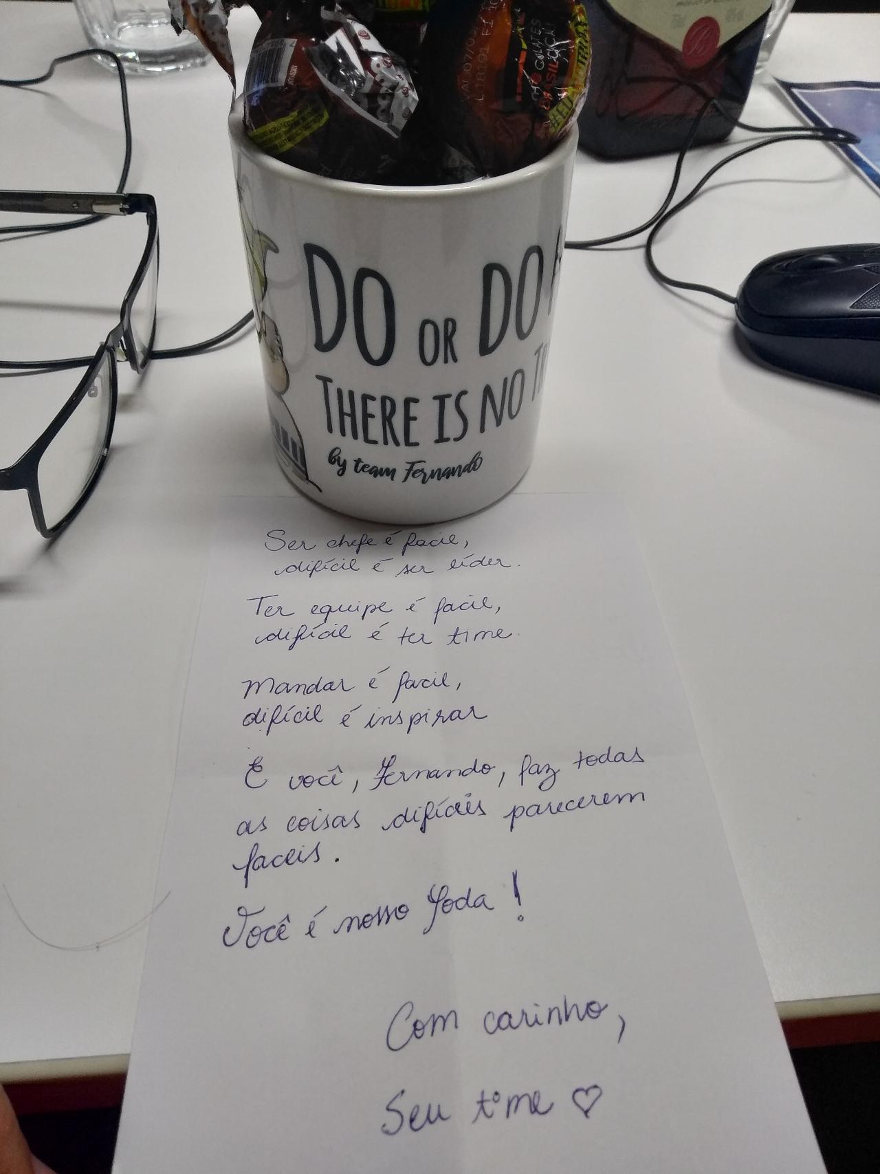Essa foi uma homenagem que todos os membros da equipe fizeram para o Fernando, CTO da Tikal Tech, apenas para ilustrar o quanto ele é importante para nossa equipe.
