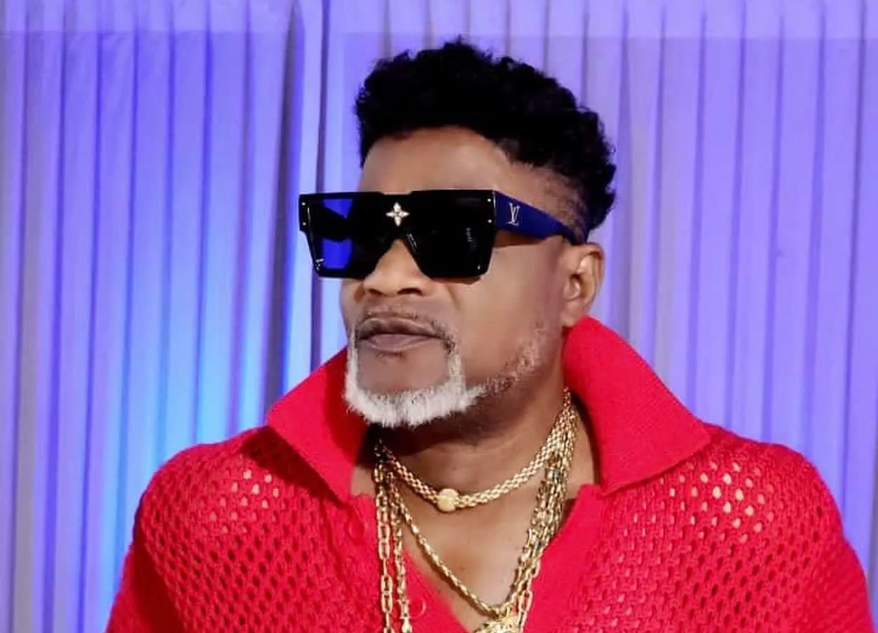 Koffi Olomidé replonge dans la perruque Actualités à votre portée