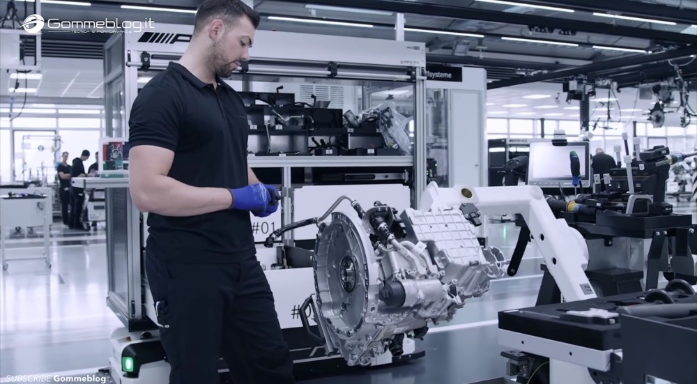 AMG Engine Building - MBWorld