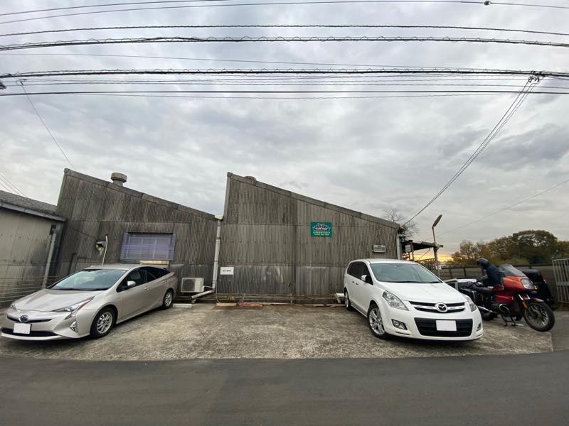 レンタルピットって何ができる? 工具使い放題、助っ人も頼める施設をメンテナンス超ビギナーが使ってみた モーサイ