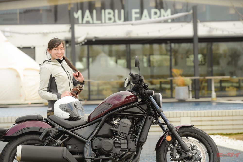 ホンダ レブル1100 DCTに、レブル250大好き女子ライダー（身長153cm）が乗るとどうなる？ モーサイ（Motorcyclist Web）