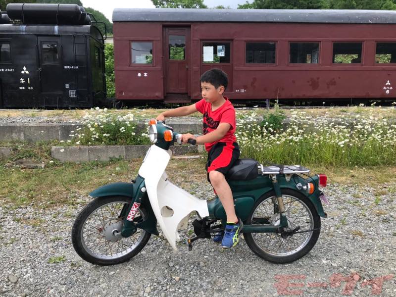 スーパーカブを自転車に変形させちゃった!? ガソリンゼロのエコな乗り物が爆誕！ モーサイ
