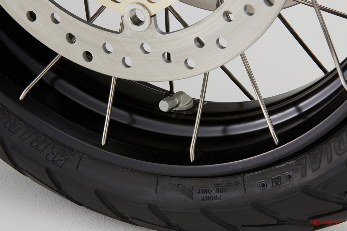 【画像ギャラリー】スポークホイール vs キャストホイール「パンク問題だけじゃない、それぞれ長所・短所とは？」 モーサイ