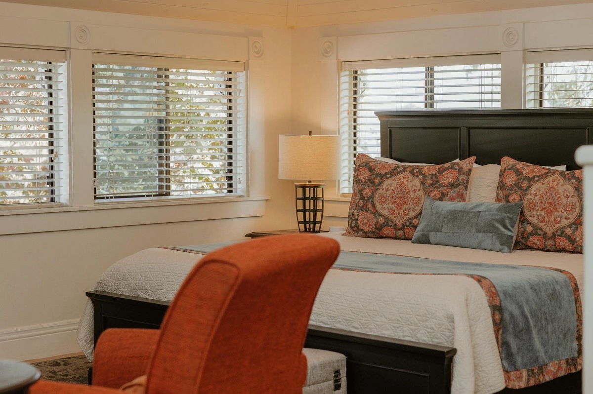 The McCall House Boutique Hotel Bed & Breakfast Inn Ashland, Oregon