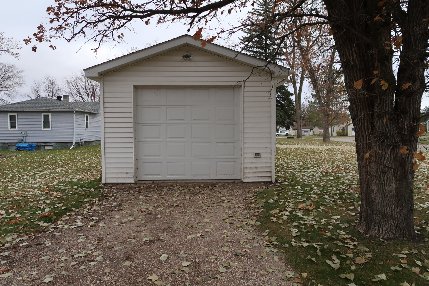 Online Only Real Estate Auction, 2 Bedroom Home Attach. Garage