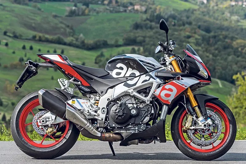 Aprilia Tuono V4 1100 Factory v Ducati Monster 1200 R