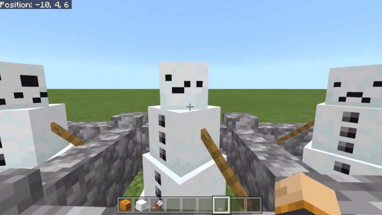 Cosmetic Snowman Addon Minecraft PE Bedrock Addons