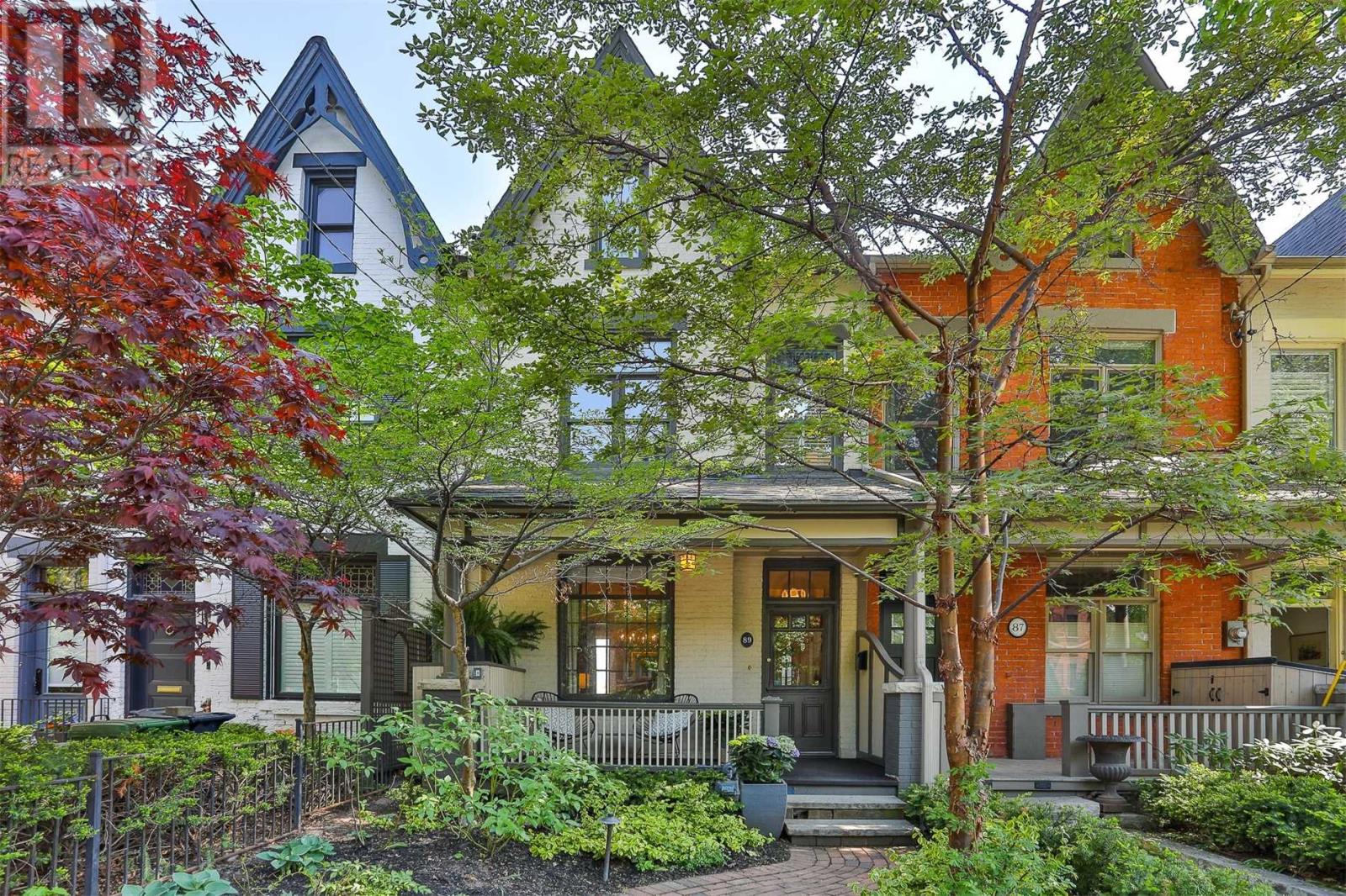 Toronto, Ontario Sold 1,895,000 (Offered at) — Chestnut Park Real