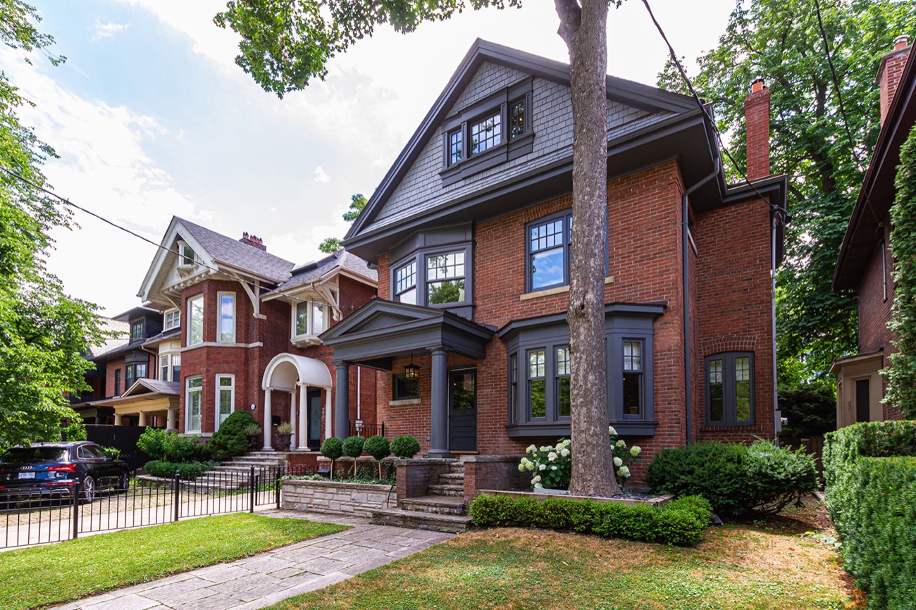 Toronto, Ontario Sold 4,195,000 (Offered at) — Chestnut Park Real