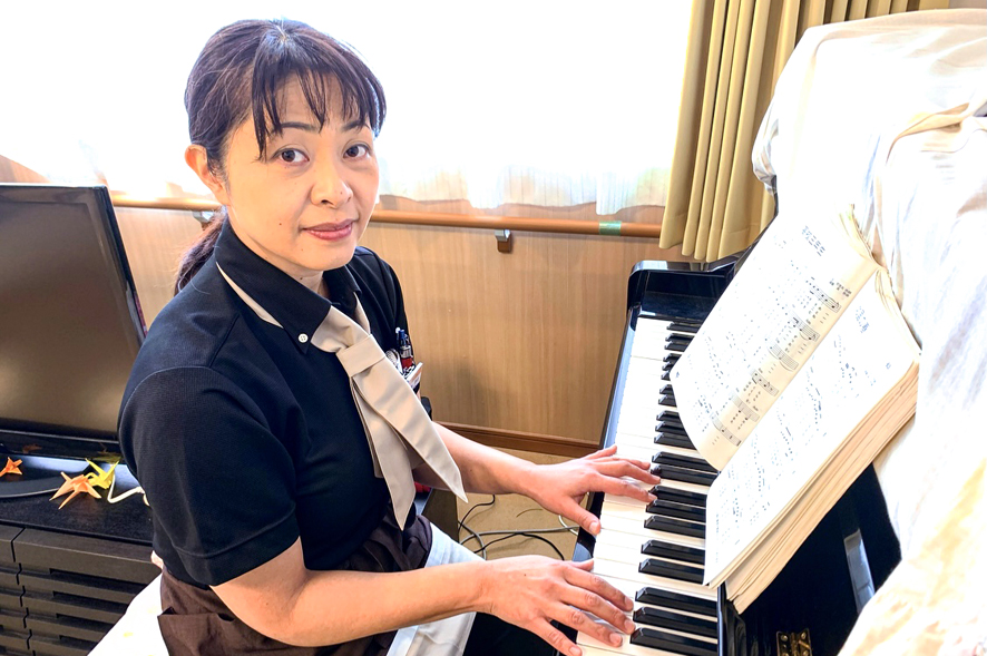 ピアノのことなら私にお任せ！！！！ 介護付有料老人ホーム アンサンブル&ファミニュー GakkenGroup メディカル・ケア・サービス