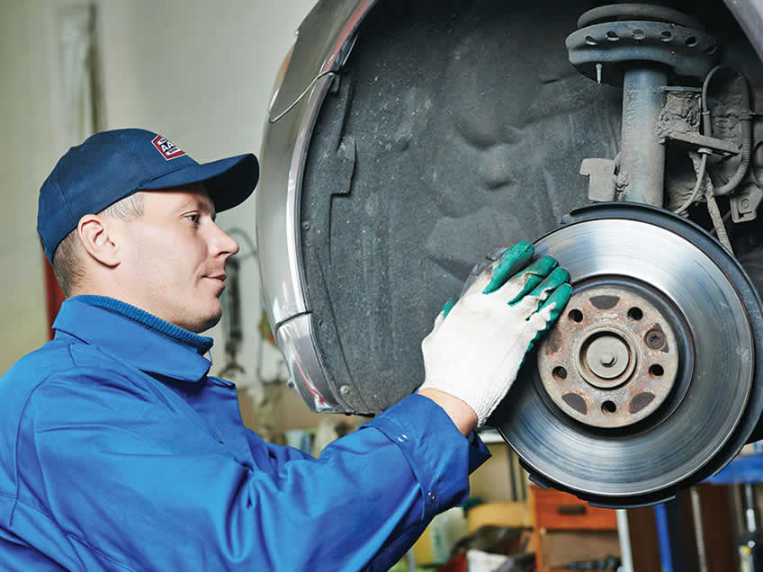 Jak dlouho můžete jet s pískajícími brzdami?