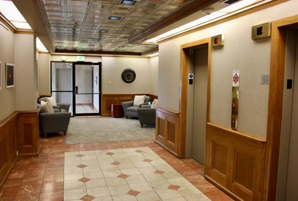 Highland House Apartments 1400 N Woodlawn St, Wichita KS