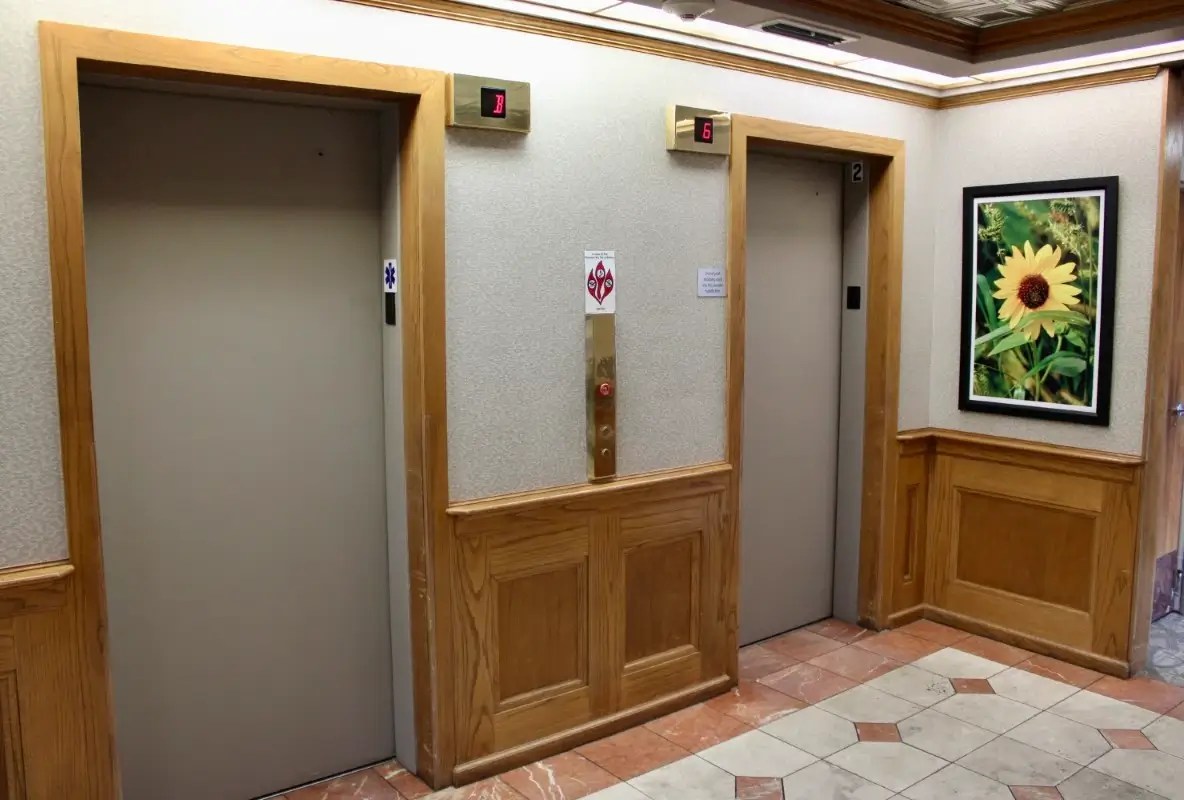 Highland House Apartments 1400 N Woodlawn St, Wichita KS