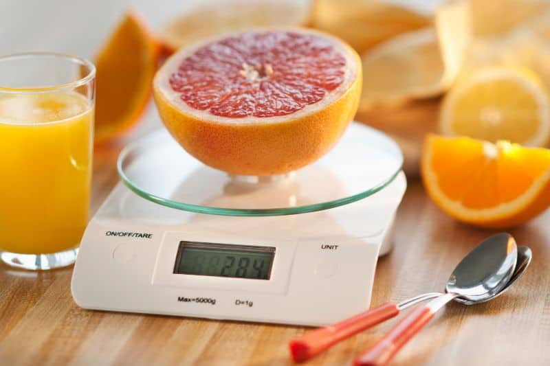 How Much Does an Orange Weigh? (Quick Guide) Measuringly