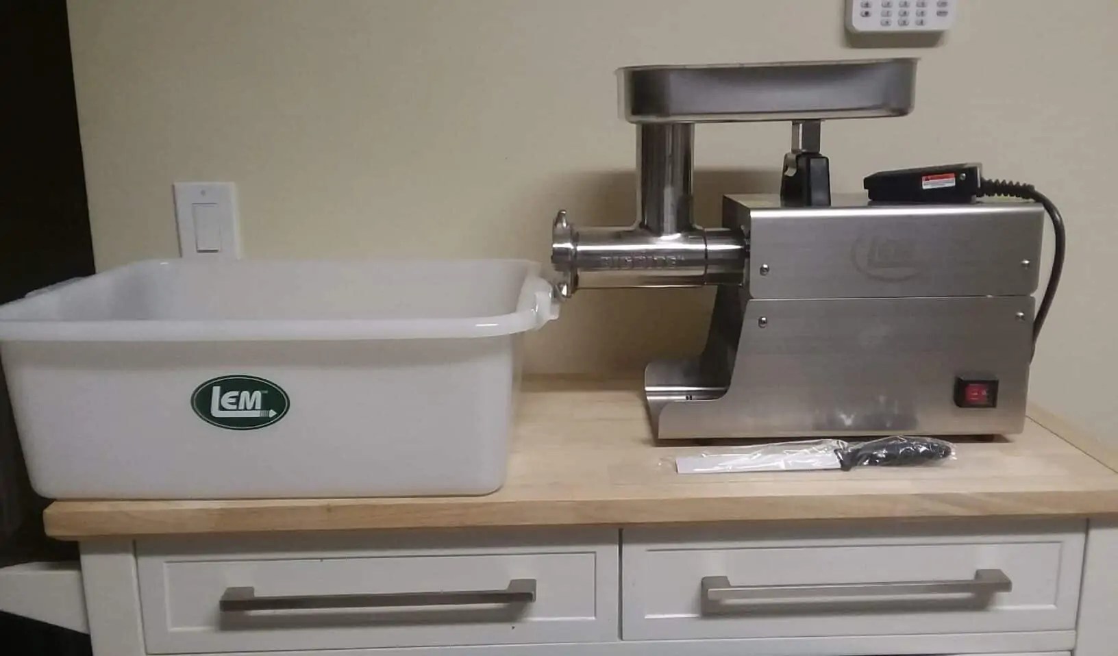 LEM Meat Grinder Model Guide [2022] Is It Effective? Meat 'n Marrow