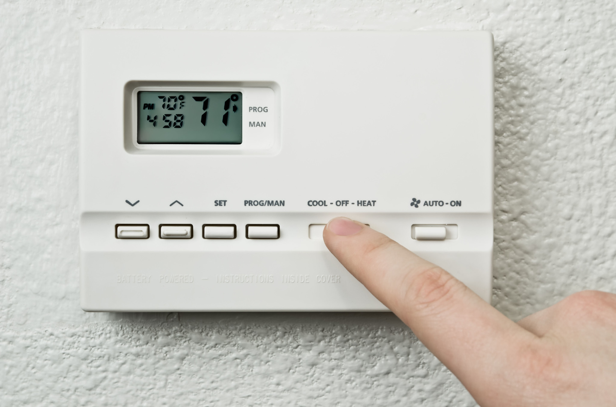 Setting A Program For The Thermostat To Lower Costs