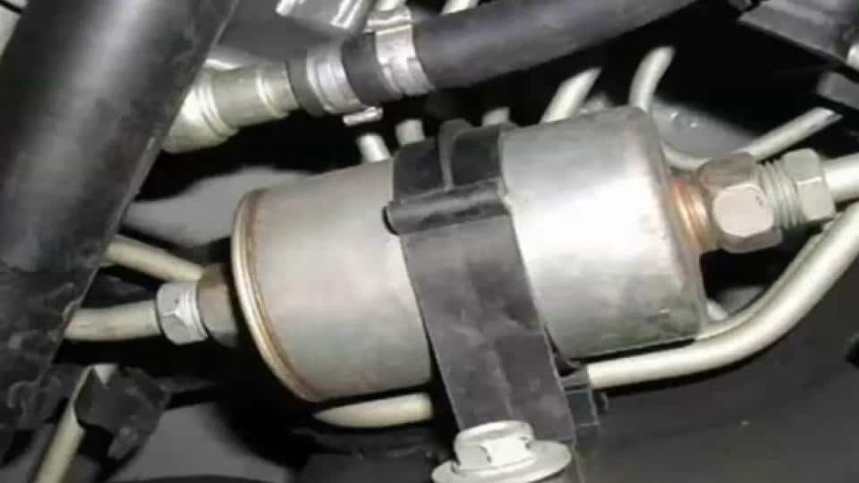 Why Is Chevy Truck Losing Power When Accelerating? Mechanic Guides