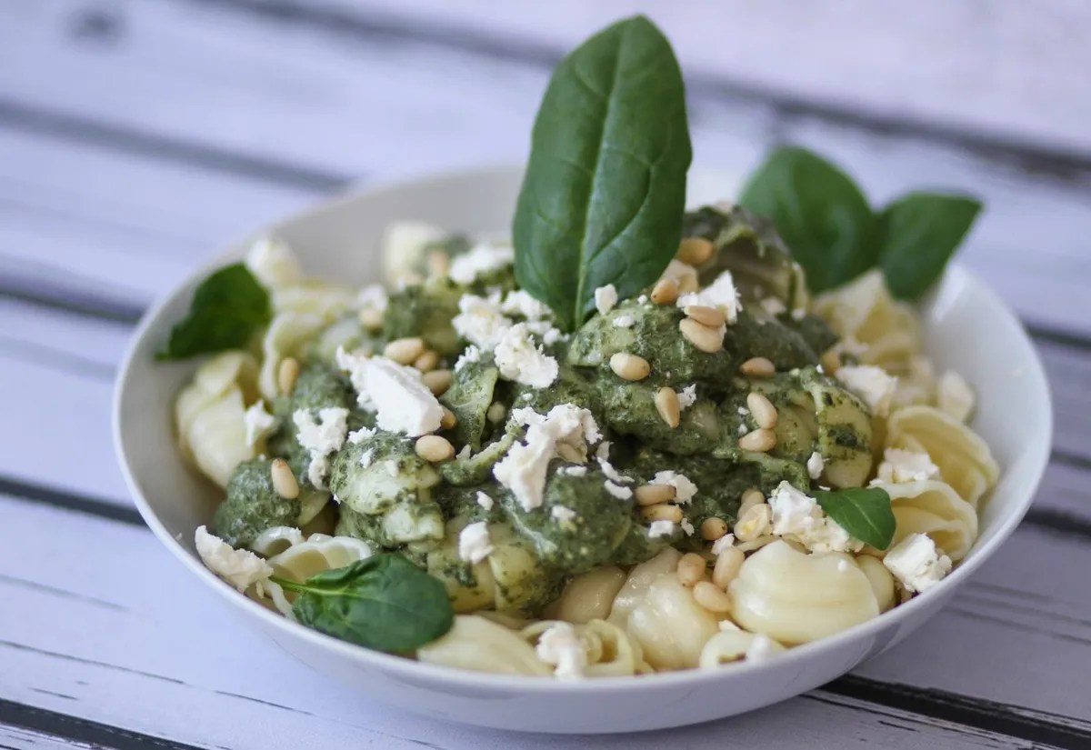 Spinach and feta cheese pasta