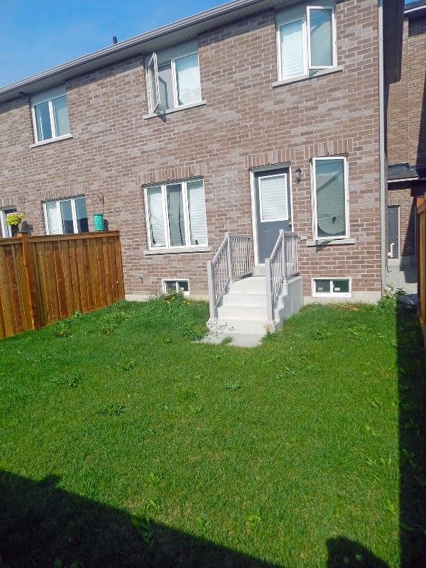 New 3 Bedroom, 3 Bath Townhouse in Brampton Medallion Capital