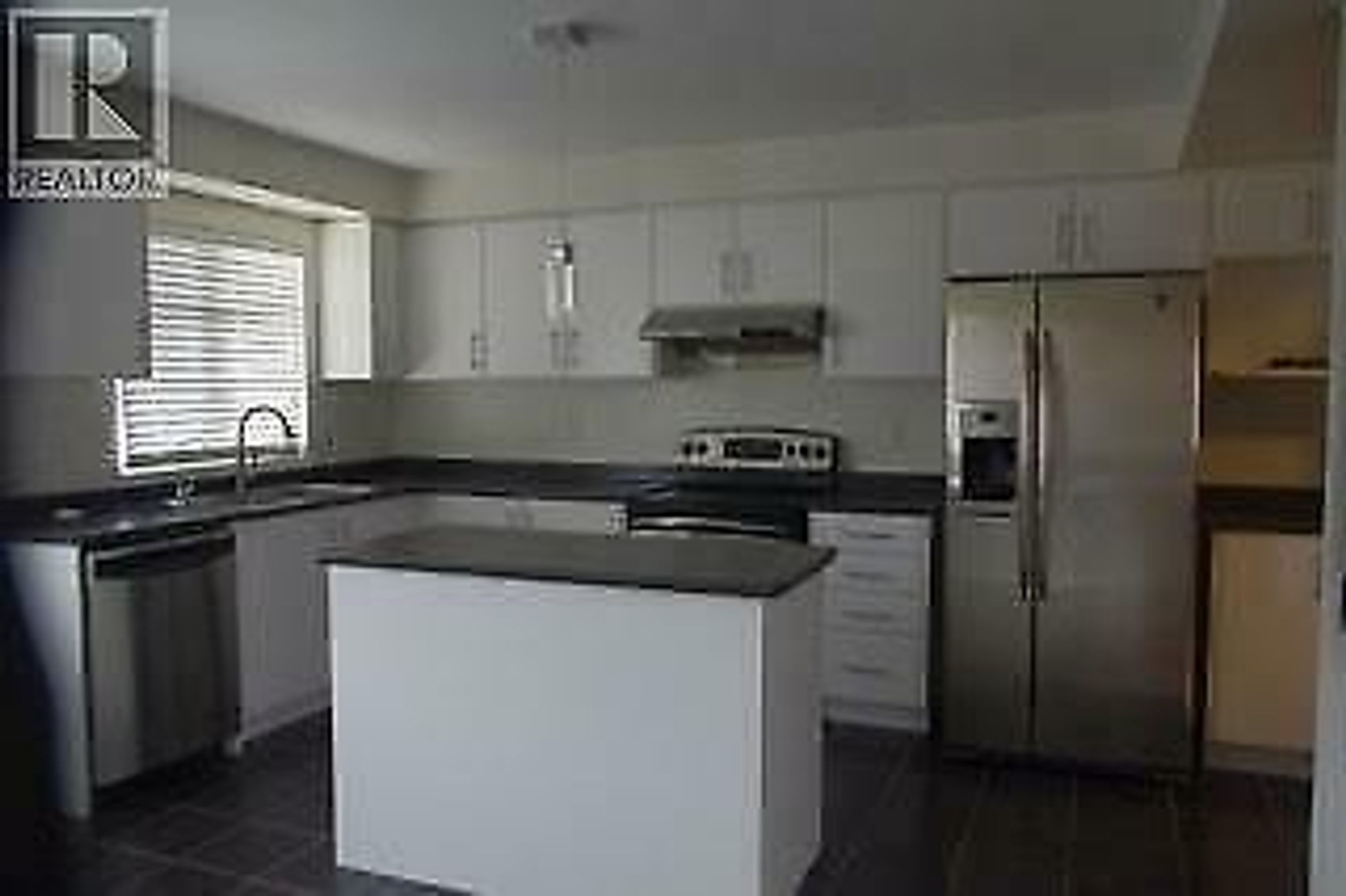 3 Bedroom, 3 Bathroom Townhouse (Warden/St. Clair) Medallion Capital