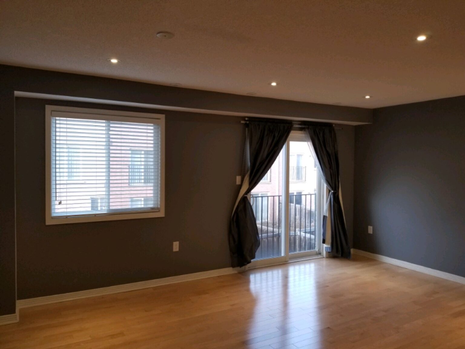 3 Bedroom, 3 Bathroom Townhouse (Warden/St. Clair) Medallion Capital