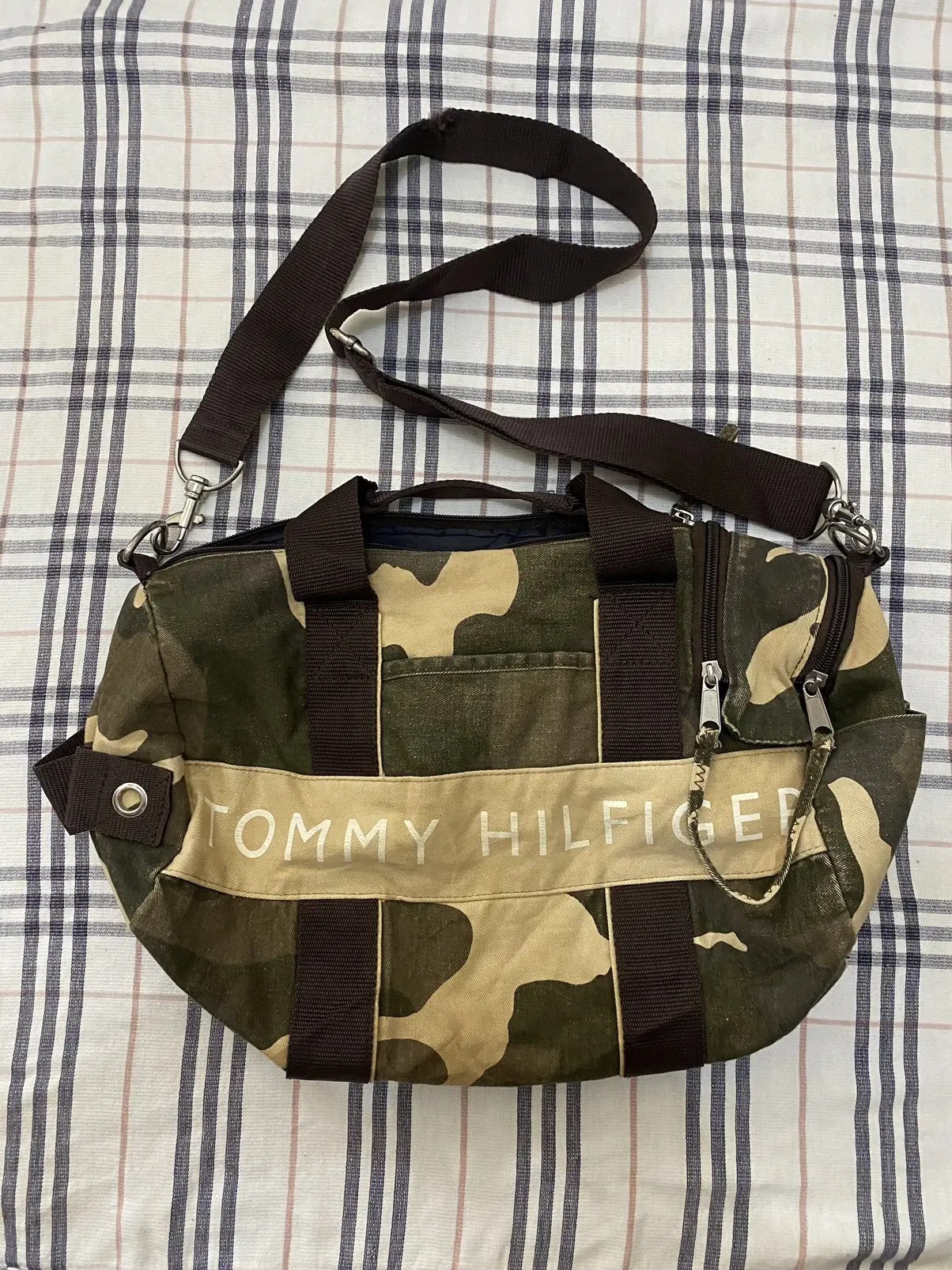 Vintage 🔥Steals🔥 Tommy Hilfiger Camo Duffle Bag Grailed