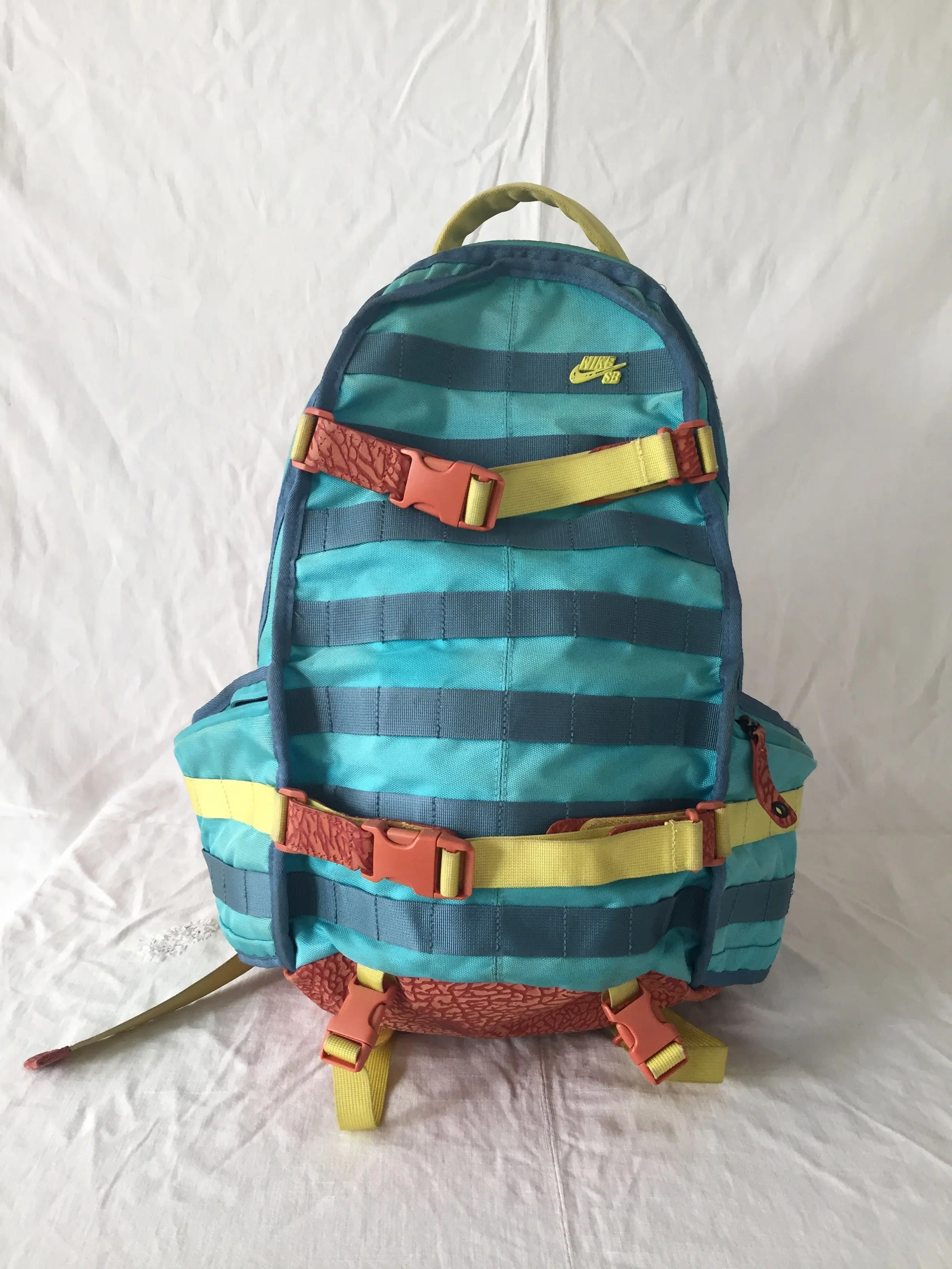 Nike NIKE SB SKATE BACKPACK BUZZ LIGHTYEAR Grailed